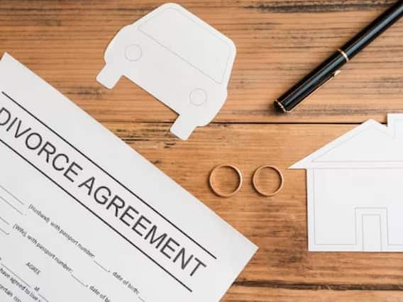 હવે સ્ત્રીઓ અને પુરુષો તેમના ઝેરી સંબંધો વિશે ખુલ્લેઆમ બોલે છે, તેથી આપણે કહી શકીએ કે ભારતમાં છૂટાછેડાને લઈને લોકોની ધારણામાં ઘણો બદલાવ આવ્યો છે.