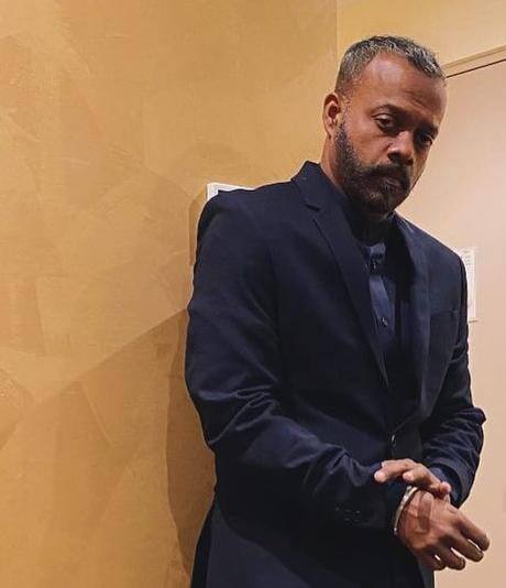 துருவ நட்சத்திரம்  திரைப்படத்தில் சூர்யா நடிக்க  இருந்த நிலையில் ஒரு சில தவிர்க்க முடியாத சூழ்நிலைகளால் நடிகர் விக்ரமிடம் சென்றது.