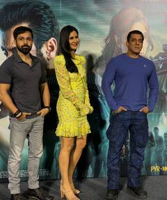 Tiger 3 की सक्सेस के बाद  इमरान हाशमी और कैटरीना कैफ के साथ इवेंट में पहुंचे Salman Khan, एक्ट्रेस के साथ जमकर लगाए ठुमके