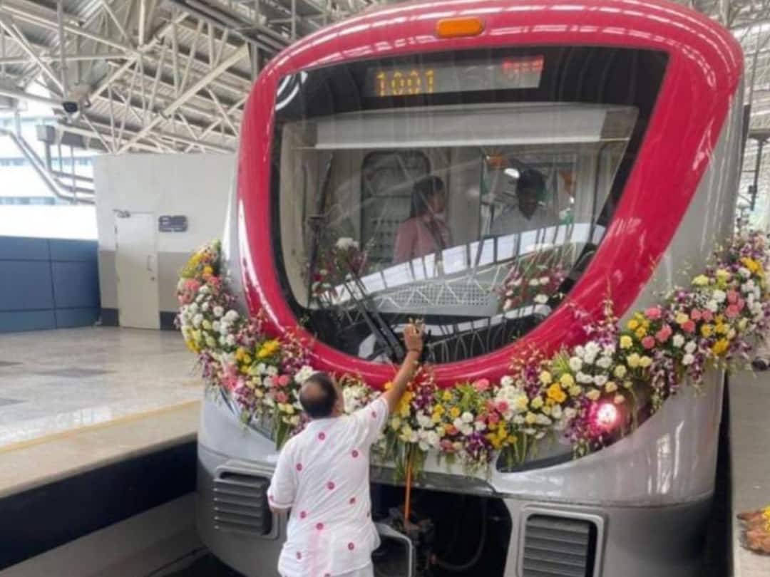 Navi Mumbai Metro : नवी मुंबईत पहिली मेट्रो धावली, स्थानकं, तिकिट दर ते वैशिष्ट्ये सर्व माहिती एका क्लिकवर Navi Mumbai Metro start from today metro line one Belapur to Pendhar Kharghar Taloja detail marathi news Navi Mumbai Metro : नवी मुंबईत पहिली मेट्रो धावली, स्थानकं, तिकिट दर ते वैशिष्ट्ये सर्व माहिती एका क्लिकवर