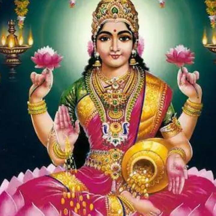 জ্যোতিষশাস্ত্র অনুসারে, বাড়িতে মা লক্ষ্মীর আগমনের আগে কিছু শুভ সংকেত পাওয়া যায়। বিশেষ করে সূর্যাস্তের পর এই সংকেত পাওয়া শুভ বলে মনে করা হয়।