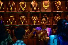 Gold Price Today: ১ ভরি কিনতে আজ খরচ কত? সোনার দামে কত হেরফের?