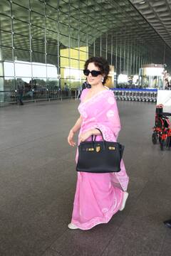 Kangana Ranaut Airport Pics: एयरपोर्ट पर पिंक साड़ी में दिखा कंगना का क्लासी लुक, पैपराजी को फ्लाइंग किस करते हुए दिए किलर पोज