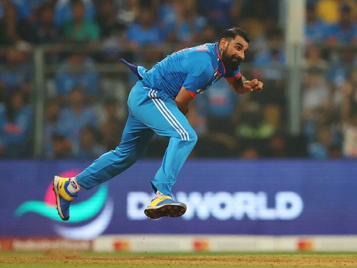 4. सर्वश्रेष्ठ गेंदबाजी पारी: इधर भी मोहम्मद शमी का ही नाम है. न्यूजीलैंड के खिलाफ सेमीफाइनल में 57 रन देकर 7 विकेट झटकते हुए उन्होंने इस वर्ल्ड कप में एक पारी में सर्वश्रेष्ठ गेंदबाजी में भी अपना नाम दर्ज कराया था.