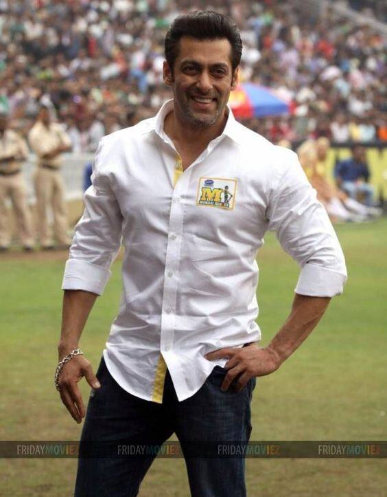 आज हम आपको सलमान खान की लाइफ के उस दौर में ले जा रहे हैं. जो वक्त-बेवक्त चर्चा में बना रहता है. दरअसल हम बात कर रहे हैं सलमान खान और एक्टर विवेक ओबेरॉय के बीच हुए विवाद की. सालों पहले इन दोनों के बीच एक्ट्रेस ऐश्वर्या राय को लेकर इतनी जबरदस्त लड़ाई हुई थी. जिसके घाव अभी भी सलमान के दिल में ताजा है और यही वजह है कि आज भी वो विवेक ओबेरॉय से बात करना तो दूर उनसे हाथ भी नहीं मिलाना चाहते. इस बात का खुलासा खुद एक्टर ने नेशनल टेलीविजन पर किया था. जानिए क्या कहा....