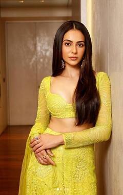 Rakul Preet Singh: ਇੰਡੋ-ਵੈਸਟਰਨ ਯੈਲੋ ਆਊਟਫਿਟ ਪਹਿਨ ਰਕੁਲ ਪ੍ਰੀਤ ਸਿੰਘ ਨੇ ਦਿਖਾਇਆ ਕਿਲਰ ਅਵਤਾਰ, ਫੋਟੋਆਂ ਦੇਖ ਫੈਨਜ਼ ਹੋਏ ਪਾਗਲ