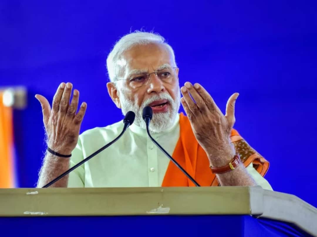 'Deepfakes one of the biggest threats', Says PM Modi also cites his morphed Garba video నేనెప్పుడూ గార్బా డ్యాన్స్ చేయలేదు, అలాంటి వీడియోలు చాలా ప్రమాదకరం - డీప్‌ఫేక్‌పై ప్రధాని అసహనం