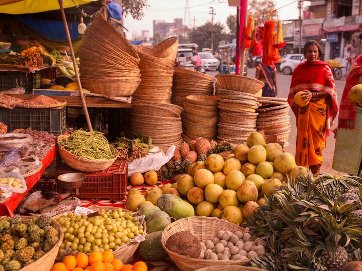 People purchase fruits for the Chhath Puja celebration, in Noida. To honour Chhathi Maiya, the devotees prepare a variety of meals and prasad that are a major part of the offerings. (Source: PTI)