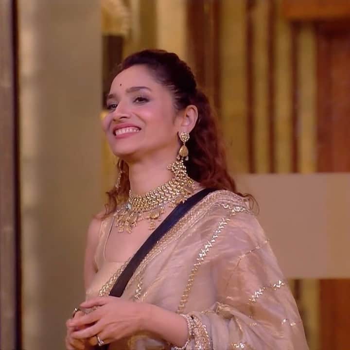 The TV actor wore a pastel saree in the festive season episode and looked dapper as ever