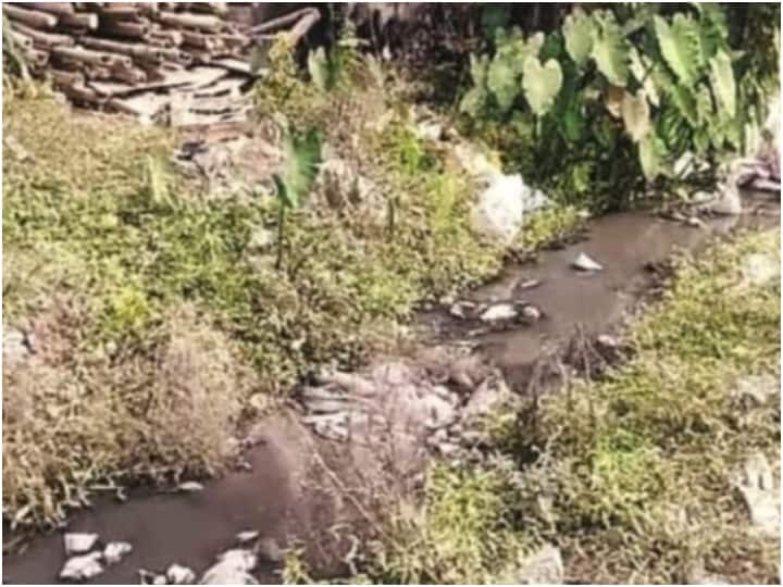 कोरबा: आवासीय कॉलोनी का गंदा पानी मुख्य मार्ग पर फैला, गंदगी के बीच सड़क से गुजरने को मजबूर लोग