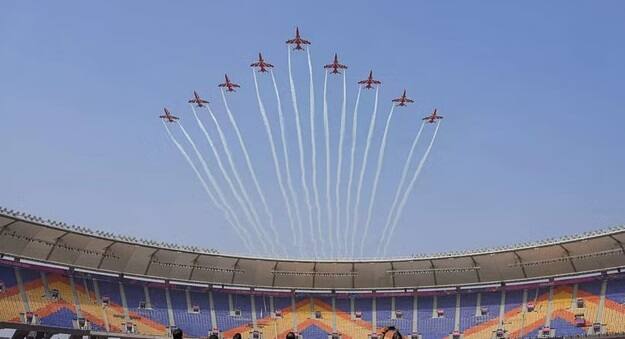 IND vs AUS Final: અમદાવાદમાં ભારત-ઓસ્ટ્રેલિયા વચ્ચેની ફાઇનલ અગાઉ એર શોનું રિહર્સલ, જુઓ VIDEO IND vs AUS Final: Watch Air Show Rehearsals Taking Place in Narendra Modi Stadium in Ahmedabad IND vs AUS Final: અમદાવાદમાં ભારત-ઓસ્ટ્રેલિયા વચ્ચેની ફાઇનલ અગાઉ એર શોનું રિહર્સલ, જુઓ VIDEO