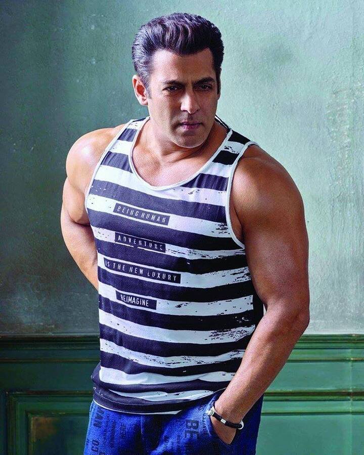 दरअसल हुआ यूं था कि जब सलमान खान का ऐश्वर्या से ब्रेकअप हुआ तो एक्ट्रेस विवेक ओबेरॉय को डेट करने लगी. ये बात भाईजान को बिल्कुल भी रास नहीं आई और उन्होंने एक रात नशे में विवेक ओबेरॉय को कॉल किया और उन्हें जमकर खरी खोटी सुना डाली. इस बात का जिक्र खुद विवेक ने अपने एक इंटरव्यू में किया था.