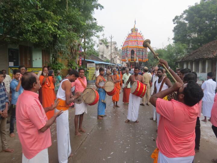 kandha shasti 2023 Sikkal Singara Velar Temple Car Festival in Nagapattinam TNN சிக்கல் சிங்காரவேலவர் ஆலய திருத்தேரோட்டம் - முன்னாள் அமைச்சர் உள்ளிட்ட திரளான பக்தர்கள் பங்கேற்பு