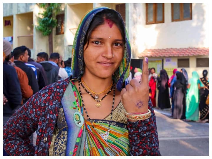 MP Election 2023: एमपी में महिलाएं हो सकती हैं गेम चेंजर! बीजेपी के लिए महिला वोटर्स इतने अहम क्यों? पढ़ें पूरी डिटेल Madhya Pradesh Assembly Elections 2023 why women voting percentage is so important for assembly election in MP MP Election 2023: एमपी में महिलाएं हो सकती हैं गेम चेंजर! बीजेपी के लिए महिला वोटर्स इतने अहम क्यों? पढ़ें पूरी डिटेल