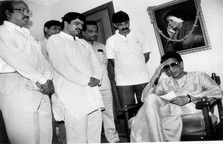 19 जून 1966 साली प्रबोधनकार ठाकरे यांच्या आशीर्वादाने बाळासाहेब ठाकरे यांनी  शिवसेना या मराठी भाषकांच्या हक्कांसाठी लढणाऱ्या राजकीय पक्षाची स्थापना केली.