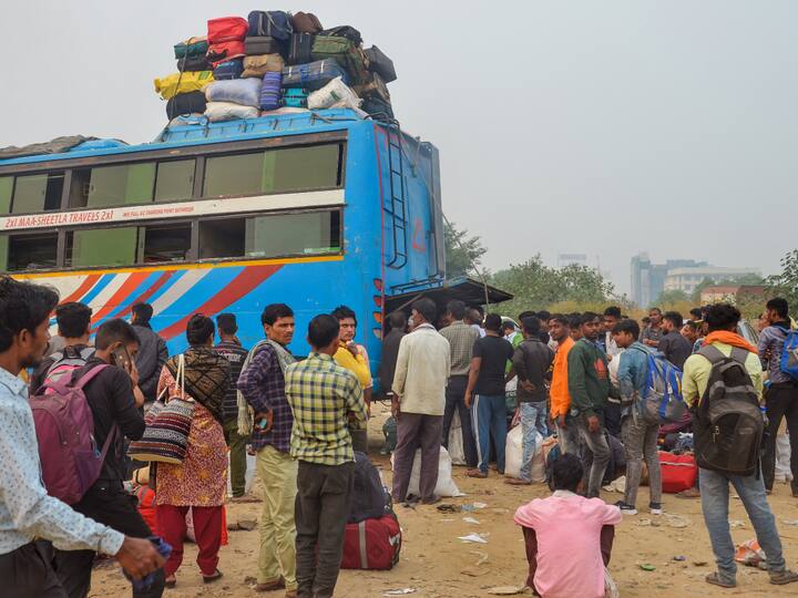 Passengers pack their luggage as they throng buses to reach their hometowns ahead of the 'Chhath Puja' festival, at Rajiv Chowk in Gurugram. (Source: PTI)