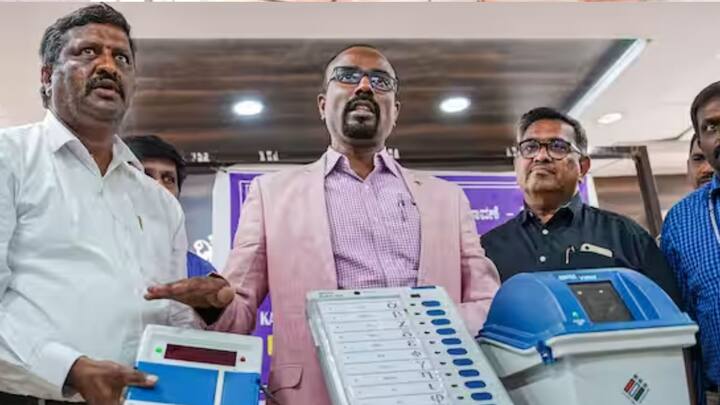 উল্লেখ্য, পাঁচ রাজ্যে লোকসভা আসন ৮৩টি। এর মধ্যে মধ্যপ্রদেশে সবথেকে বেশি ২৯টি লোকসভা আসন। রাজস্থানে লোকসভা আসন ২৫টি। তেলঙ্গানায় ১৭, ছত্তিশগড় ১১ এবং মিজোরামে একটিমাত্র লোকসভা আসন।