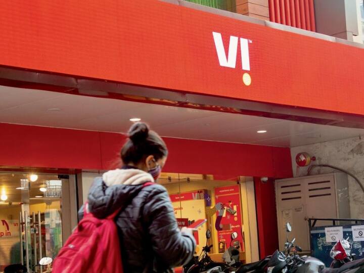 Vi limits its mobile user loss to below 50000 in august after Merger in 2018 2018 के बाद पहली बार VI ने एक महीने में खोए इतने कम यूजर्स, Jio ने जोड़े 32 लाख नए कनेक्शन 