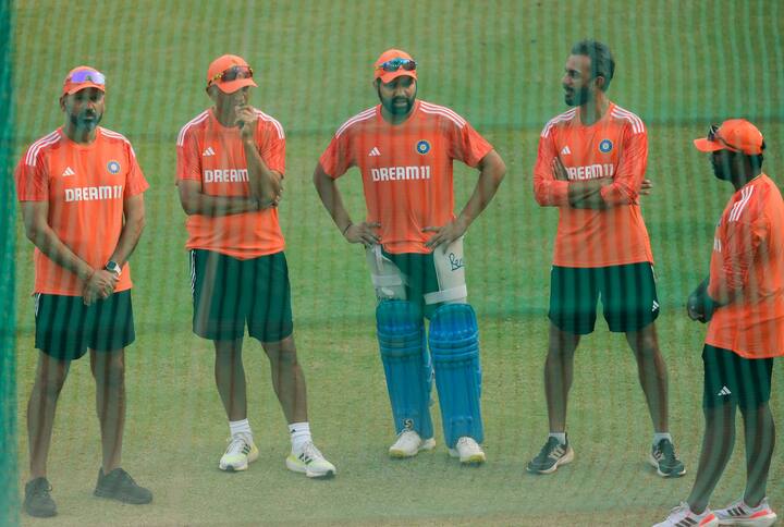 भारतीय टीम ने इस वर्ल्ड कप में जबरदस्त प्रदर्शन किया है. उन्होंने अपने सभी (9 मैच) लीग मैचों में जीत दर्ज की. अहमदाबाद के नरेंद्र मोदी स्टेडियम में फाइनल मैच को देखने के लिए कई बड़ी हस्तियां पहुंचेगी.