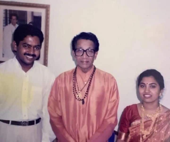 बाळ केशव ठाकरे उर्फ बाळासाहेब ठाकरे यांचा जन्म 23 जानेवारी 1926 रोजी मुंबईतील एका मध्यमवर्गीय कुटुंबात झाला होता.