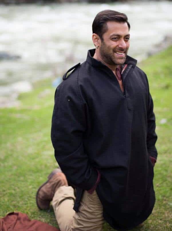 वहीं जब एक बार सलमान खान रजत शर्मा के शो में पहुंचे तो वहां विवेक का जिक्र निकला. जब सलमान खान से पूछा गया कि आपकी कई लोगों से लड़ाई हुई लेकिन उसके बाद आप उनके लगे लगते हुए भी नजर आए हैं. लेकिन आपने अभी तक विवेक ओबेरॉय को गले नहीं लगाया.