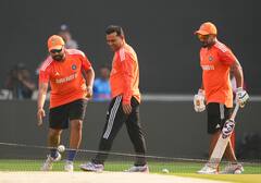 Ind vs Aus: अहमदाबाद में टीम इंडिया ने जमकर बहाया पसीना, रोहित ने बैटिंग और कैचिंग तो अश्विन ने की बॉलिंग प्रैक्टिस, देखें तस्वीरें