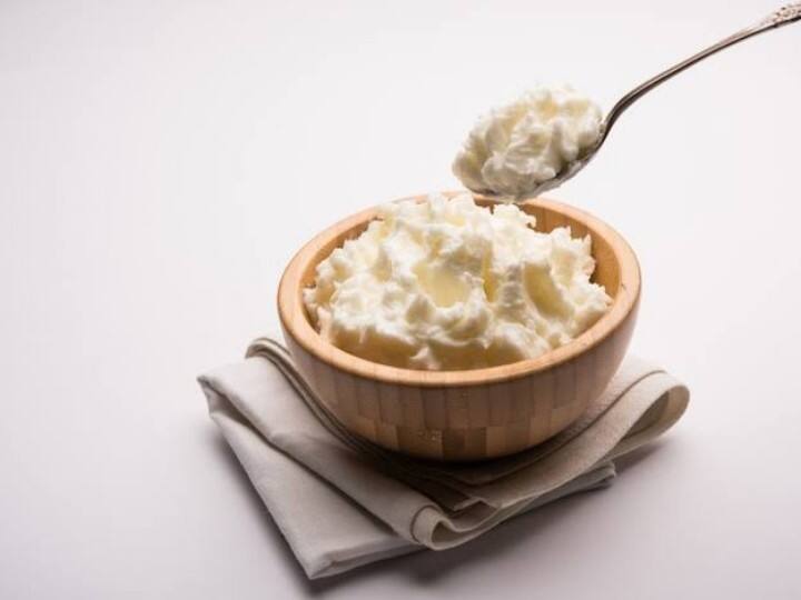 health tips white homemade butter benefits in hindi बाजार का पीला नहीं, खाएं घर का बना सफेद मक्खन, सेहत को मिलेंगे फायदे ही फायदे, आपके आसपास भी नहीं फटकेंगी बीमारियां