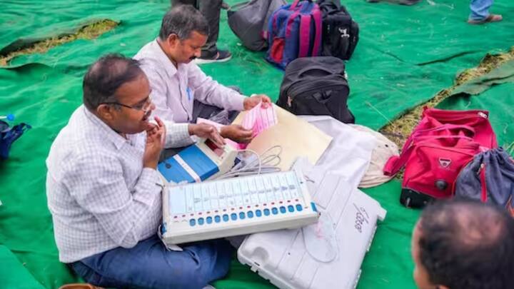 এমন প্রশ্নও আছে যে ইভিএম-এর মাধ্যমে জাল ভোট দেওয়া সম্ভব কি না? এই মেশিন দিয়ে বোতাম চেপে জাল ভোট দেওয়া যায় বলে অনেকে মনে করেন !