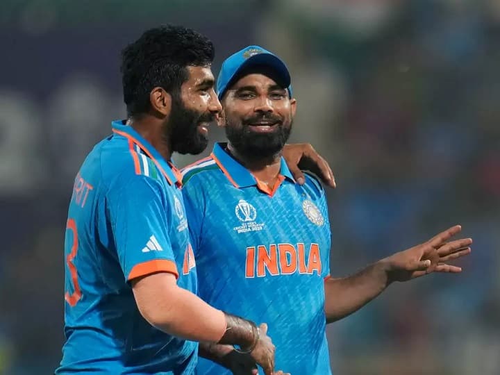 9. सबसे बेस्ट बॉलिंग स्ट्राइक रेट: इस मामले में भी शमी ही टॉप पर हैं. वर्ल्ड कप 2023 में 10 से ज्यादा ओवर्स डालने वाले गेंदबाजों में वह सबसे बेहतर बॉलिंग स्ट्राइक के साथ विकेट लेने वाले खिलाड़ी हैं. उन्होंने हर 11वीं गेंद पर विकेट निकाला है.