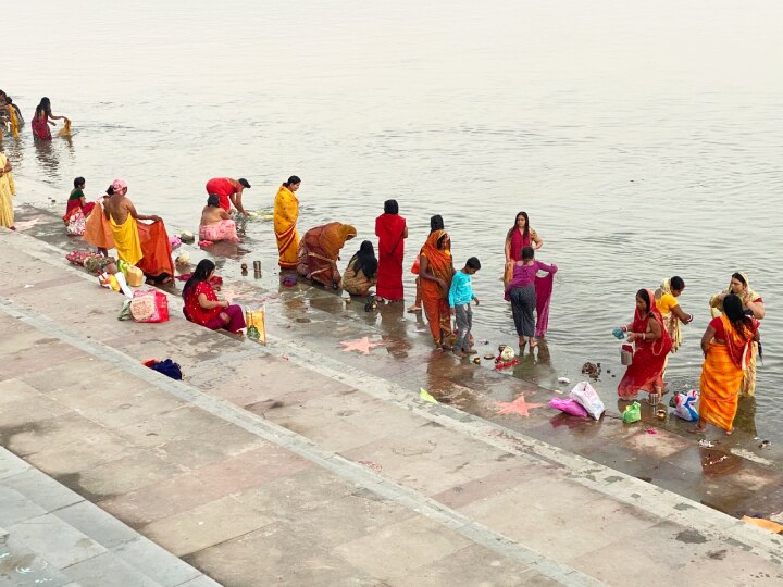 Chhath Puja 2023: आज से 4 दिवसीय महापर्व शुरू, गंगा स्नान कर छठ व्रती कद्दू-भात का लगाएंगे भोग, जानिए महत्व