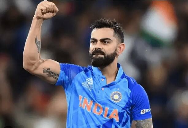 1. ਸਭ ਤੋਂ ਵੱਧ ਦੌੜਾਂ: ਵਿਸ਼ਵ ਕੱਪ 2023 ਵਿੱਚ ਦੌੜਾਂ ਬਣਾਉਣ ਦੇ ਮਾਮਲੇ ਵਿੱਚ ਵਿਰਾਟ ਕੋਹਲੀ ਸਿਖਰ 'ਤੇ ਹੈ। ਉਸ ਨੇ 10 ਮੈਚਾਂ 'ਚ 711 ਦੌੜਾਂ ਬਣਾਈਆਂ ਹਨ। ਉਹ ਦੂਜੇ ਖਿਡਾਰੀ ਤੋਂ 100+ ਦੌੜਾਂ ਨਾਲ ਅੱਗੇ ਹੈ।