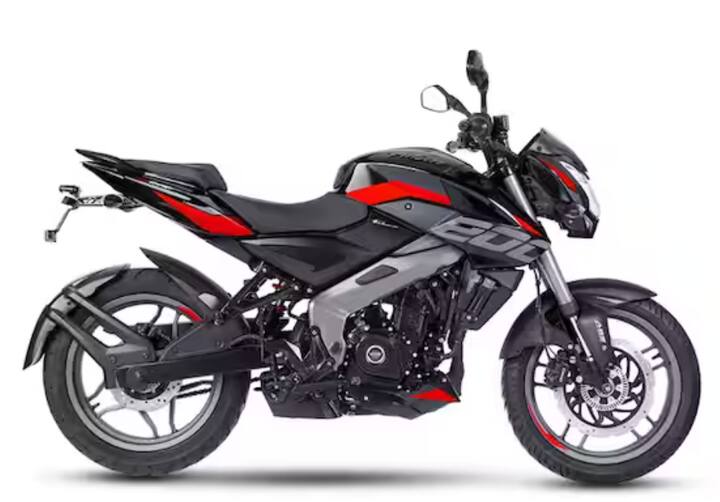 ਦੂਜੀ ਬਾਈਕ ਬਜਾਜ ਪਲਸਰ ਹੈ, ਜੋ ਲੰਬੇ ਸਮੇਂ ਤੋਂ ਨੌਜਵਾਨਾਂ 'ਚ ਹਰਮਨ ਪਿਆਰੀ ਹੈ। ਇਸ ਦੇ NS200 ਮਾਡਲ ਦੀ ਕੀਮਤ 1,42,055 ਰੁਪਏ ਐਕਸ-ਸ਼ੋਰੂਮ ਹੈ। ਇਸ ਨੂੰ ਕਈ ਵੱਖ-ਵੱਖ ਇੰਜਣ ਵਿਕਲਪਾਂ ਨਾਲ ਵੀ ਖਰੀਦਿਆ ਜਾ ਸਕਦਾ ਹੈ।