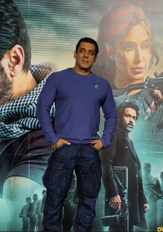 ‘टाइगर 3’ की सक्सेस सलमान खान की खुशी इन दिनों सातवें आसमान पर है. एक्टर ने हाल ही में फिल्म के एक इवेंट में शिरकत की.