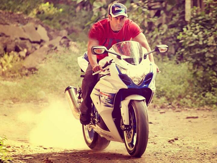 वर्कफ्रंट की बात करें तो सलमान खान हालिया रिलीज फिल्म ‘टाइगर 3’ को लेकर सुर्खियों में है. जो बॉक्स ऑफिस पर तगड़ा कलेक्शन कर रही है. फिल्म में उनके साथ कैटरीना कैफ और इमरान हाशमी भी नजर आ रहे हैं.