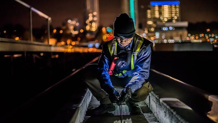 পেশার তাগিদে আমাদের অনেককেই এই ধরনের 'পরিবর্তনশীল শিফট'-র সঙ্গে মানিয়ে নিতে হয়। তবে বিষয়টি যে স্বাস্থ্য়ের পক্ষে ক্ষতিকর, সে কথা অনেকেই খেয়াল করেন না। বিশেষত, যাঁরা কোনও না কোনও কারণে ওজন নিয়ন্ত্রণে রাখতে চান, তাঁদের জন্য বিষয়টি আরও জরুরি।