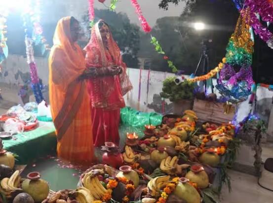 ਇਸ ਤੋਂ ਬਾਅਦ ਸਪਤਮੀ ਦੀ ਤਿਥੀ ਨੂੰ ਸਵੇਰੇ ਚੜ੍ਹਦੇ ਸੂਰਜ ਦੀ ਪੂਜਾ ਕਰਕੇ ਅਰਘ ਦਿੱਤਾ ਜਾਂਦਾ ਹੈ ਅਤੇ ਫਿਰ ਪ੍ਰਸ਼ਾਦ ਪ੍ਰਾਪਤ ਕਰਕੇ ਇਸ ਮਹਾਨ ਤਿਉਹਾਰ ਦੀ ਸਮਾਪਤੀ ਹੁੰਦੀ ਹੈ।