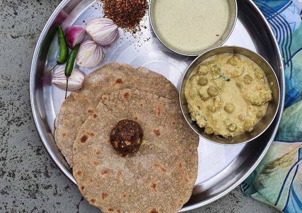 તે સ્વાસ્થ્ય માટે ખૂબ જ ફાયદાકારક માનવામાં આવે છે. તો ચાલો જાણીએ શિયાળામાં બાજરીનો રોટલો ખાવાના ફાયદાઓ વિશે-