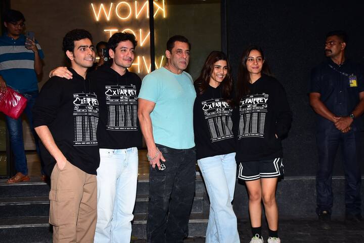 নিয়তি, এক তীক্ষ্ণ বুদ্ধিসম্পন্ন ছাত্রী জড়িয়ে যায় এক কঠিন চিটিং নেটওয়ার্কে।