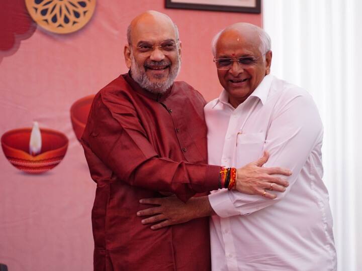 केंद्रीय गृह मंत्री अमित शाह और गुजरात के सीएम भूपेद्र पटेल भी अहमदाबाद के क्रिकेट ग्राउंड में मौजूद रहेंगे.  सीएम भूपेद्र पटेल ने अपने अधिकारियो के साथ सुरक्षा व्यवस्था का जायजा भी लिया.