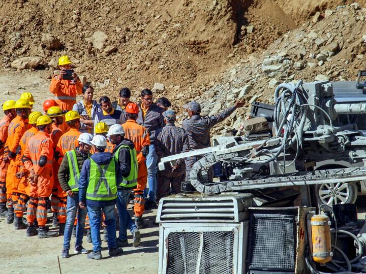 Uttarkashi Tunnel Collapse team working inside Uttarkashi Tunnel heard the sound of cracking Uttarkashi Tunnel Collapse: उत्तरकाशी टनल में काम कर रही टीम को सुनाई दी क्रैकिंग की आवाज, सामने आई ये बड़ी वजह