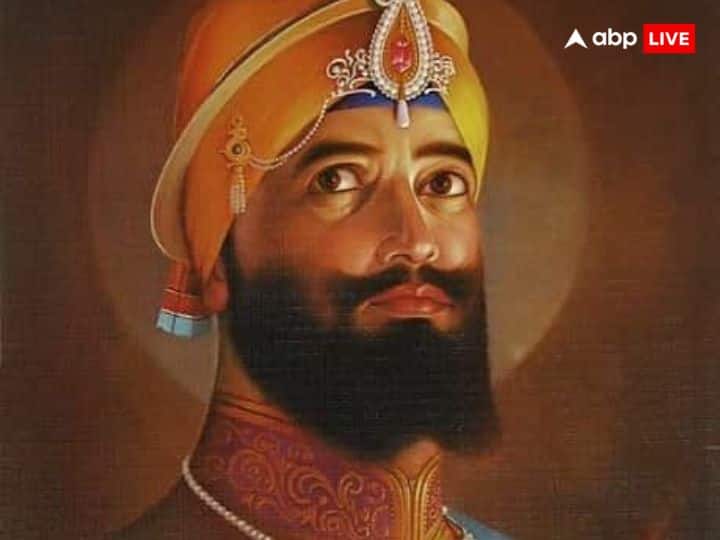 गुरू गोबिंद सिंह जी सिखों के दसवें गुरू थे. उनका जन्म पौष मास की शुक्ल पक्ष की सप्तमी के दिन 1666 में बिहार के पटना शहर में हुआ था. साल 2024 में 17 जनवरी, बुधवार के दिन गुरू गोबिंद सिंह जयंती पड़ेगी.