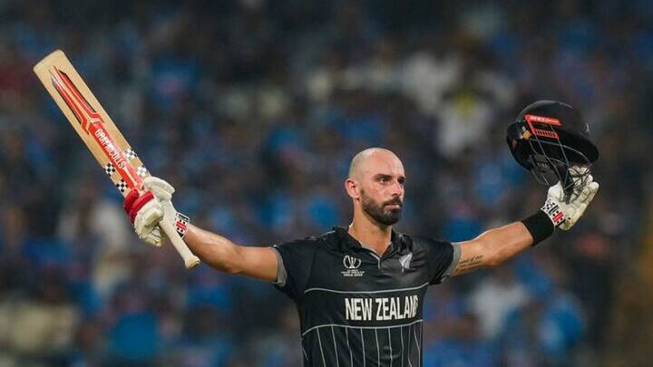 তাঁর নাম মহাতারকাদের তালিকায় থাকে না। তিনি তেমন চর্চার কেন্দ্রবিন্দুতেও থাকেন না। তবে ডারিল মিচেল নিজের কাজটা ঠিকভাবে করতে জানেন। দুই শতরানসহ টুর্নামেন্টে মোট ৫৫২ রান রয়েছে তাঁর ঝুলিতে। তিনিও সেরা খেলোয়াড়ের দৌড়ে রয়েছেন।