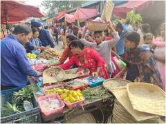 Chhath Puja 2023: छठ पूजा पर खरीदारी के लिए गुरुग्राम के बाजारों में लगी भारी भीड़, तस्वीरों में देखें