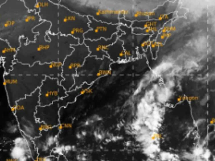 India Meteorological Department said Midhili cyclone has made landfall near Bangladesh Midhili cyclone:  கரையை கடந்த மிதிலி புயல்.. அடுத்த 3 மணிநேரத்தில் 12 மாவட்டங்களில் மழை.. வானிலை ஆய்வு மையம் தகவல்..!