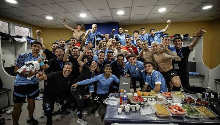 2026 -இல் நடைபெற உள்ள ஃபிஃபா உலகக் கோப்பை கால்பந்தாட்ட தகுதி சுற்றில் நடப்பு சாம்பியன் அர்ஜென்டினா கால்பந்தாட்ட அணியும்  பலம் வாய்ந்த உருகுவே கால்பந்தாட்ட அணியும்  மோதின.