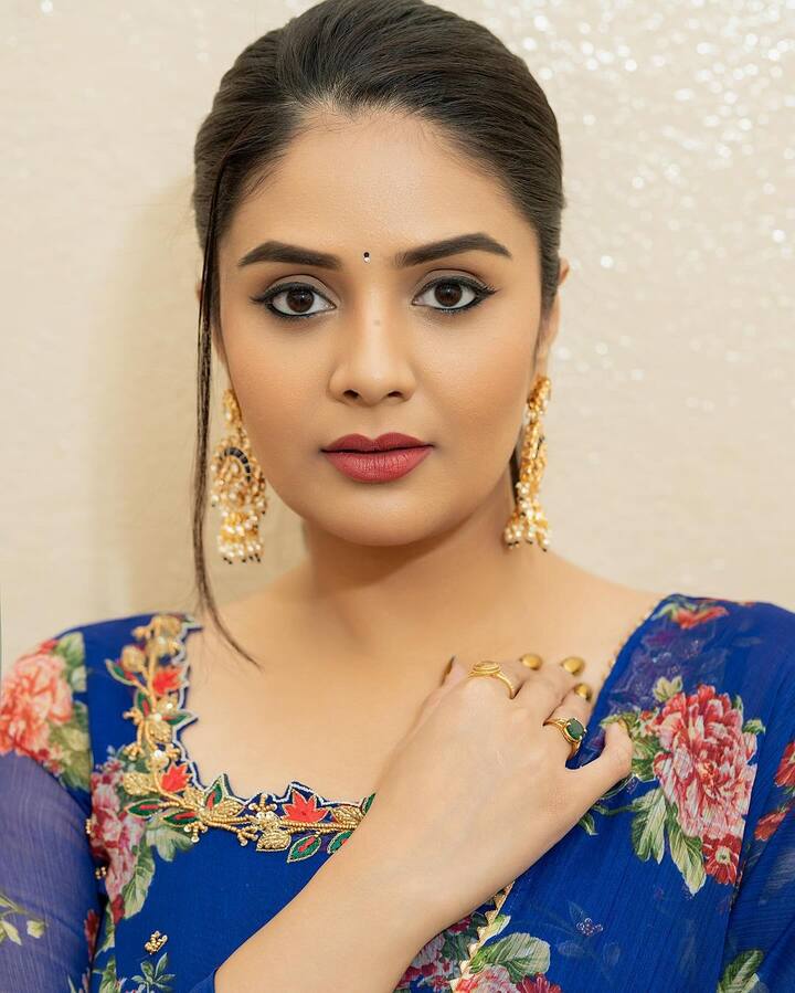 శ్రీముఖి అందమైన ఫోటోలు (Image Credit: Sreemukhi/Instagram)