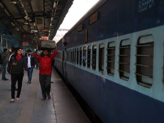 IND vs AUS Final: भारत-ऑस्ट्रेलिया फाइनल मैच देखना हुआ और आसान, मुंबई-अहमदाबाद के बीच चलेगी ये स्पेशल ट्रेन