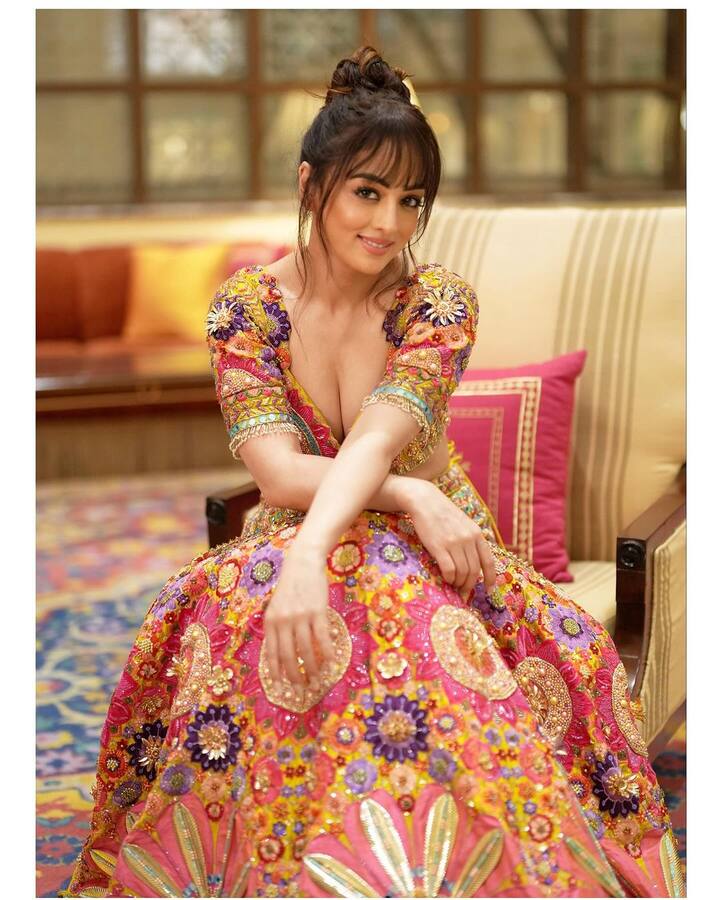 આ ફિલ્મમાં તેમના અભિનય માટે તેમને શ્રેષ્ઠ નવોદિત કલાકાર માટે ફિલ્મફેર એવોર્ડ, સ્ટાર સ્ક્રીન એવોર્ડ અને સ્ટારડસ્ટ એવોર્ડ માટે નામાંકિત કરવામાં આવી હતી.