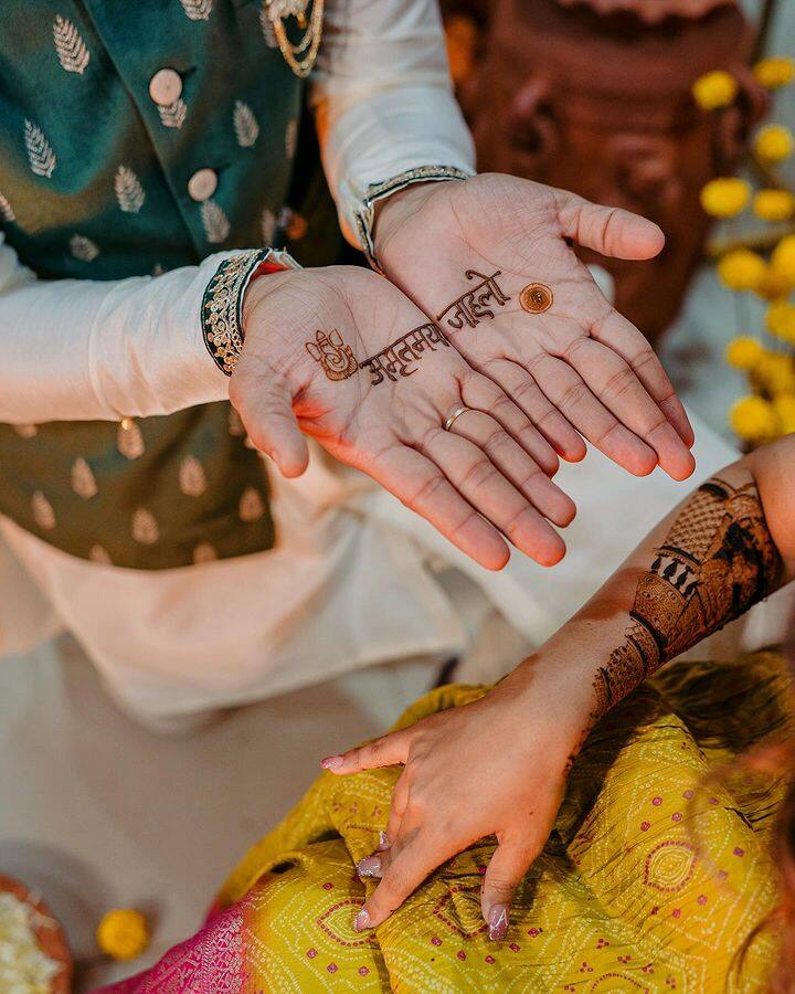 अमृता आणि प्रसादच्या लग्नपत्रिकेने सर्वांचं लक्ष वेधून घेतलं आहे.