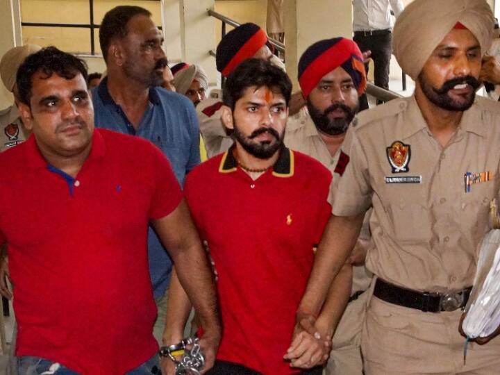 Gangster Lawrence Bishnoi: गैंगस्टर लॉरेंस बिश्नोई अब अगले एक साल तक कोर्ट में नहीं होगा होगा पेश, जानिए क्या है वजह Gangster Lawrence Bishnoi will not appear in court for the next one year due to security reasons Gangster Lawrence Bishnoi: गैंगस्टर लॉरेंस बिश्नोई अब अगले एक साल तक कोर्ट में नहीं होगा होगा पेश, जानिए क्या है वजह